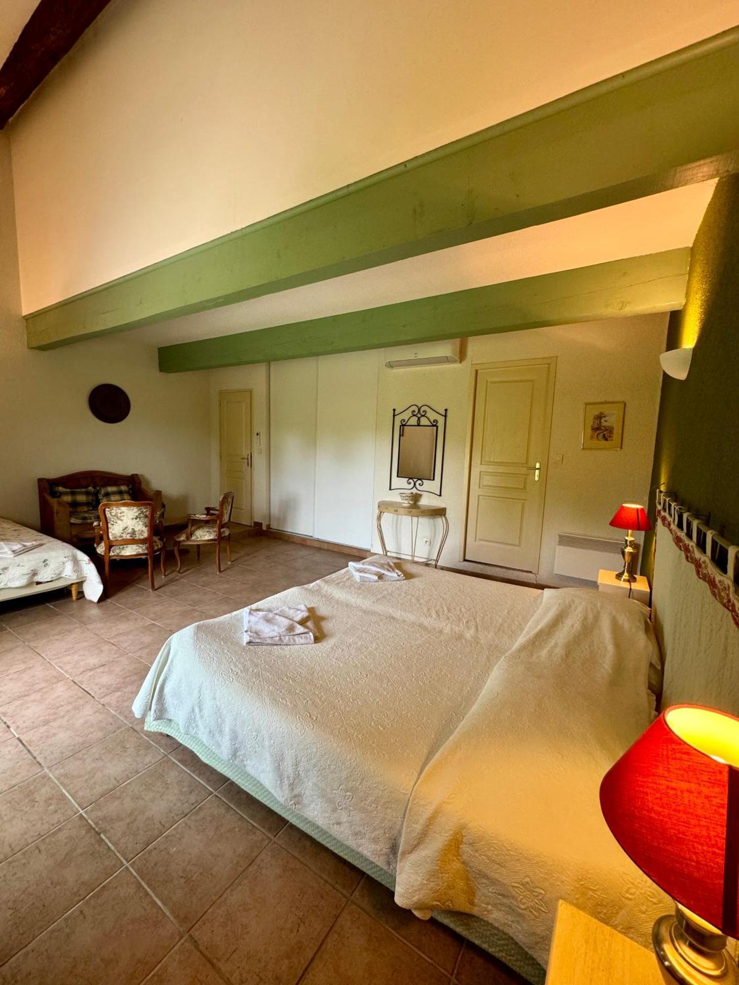 Mas Du Grand Peloux Hotel Port-Saint-Louis-du-Rhône Værelse billede