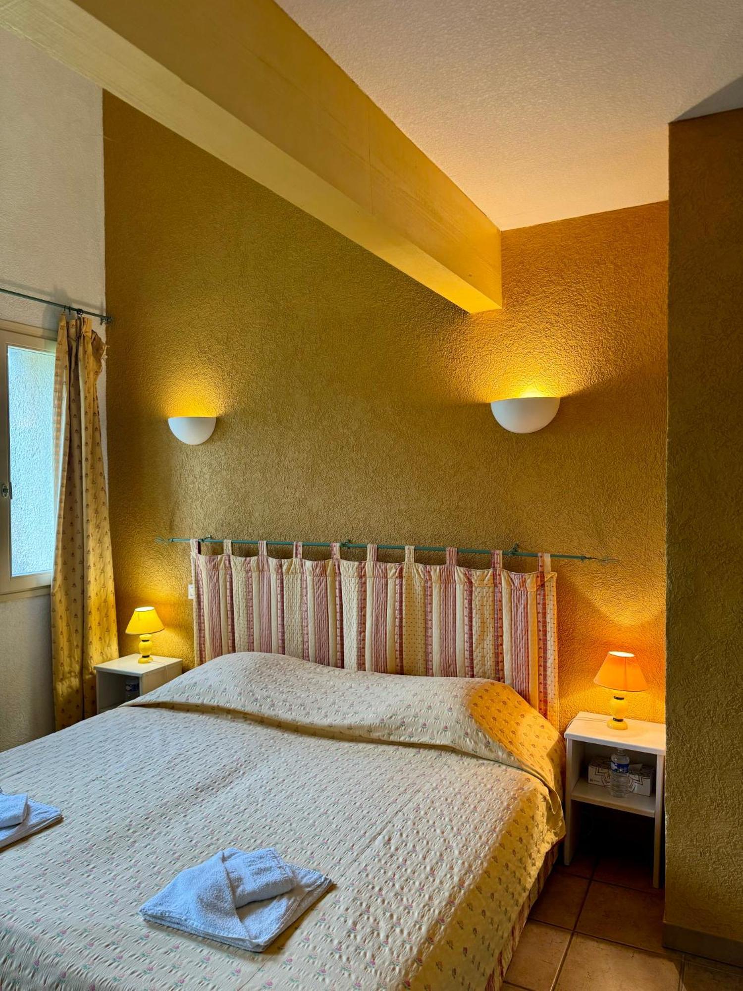 Mas Du Grand Peloux Hotel Port-Saint-Louis-du-Rhône Værelse billede
