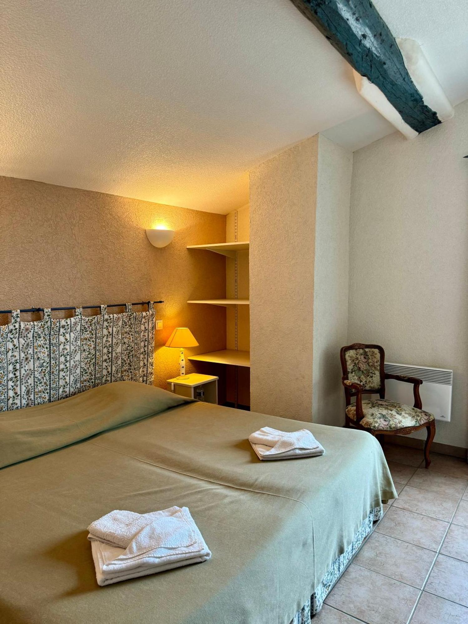 Mas Du Grand Peloux Hotel Port-Saint-Louis-du-Rhône Værelse billede