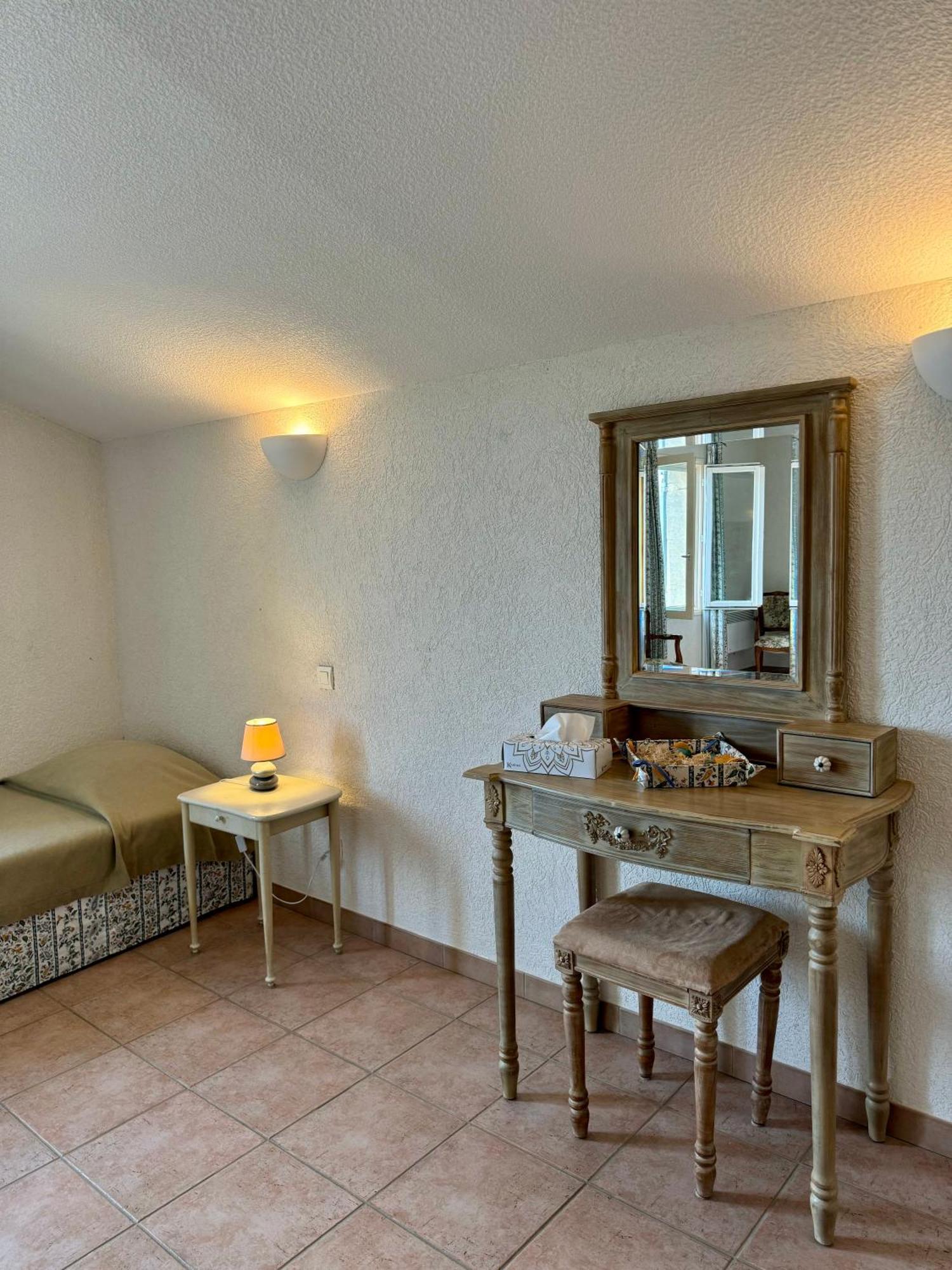 Mas Du Grand Peloux Hotel Port-Saint-Louis-du-Rhône Værelse billede