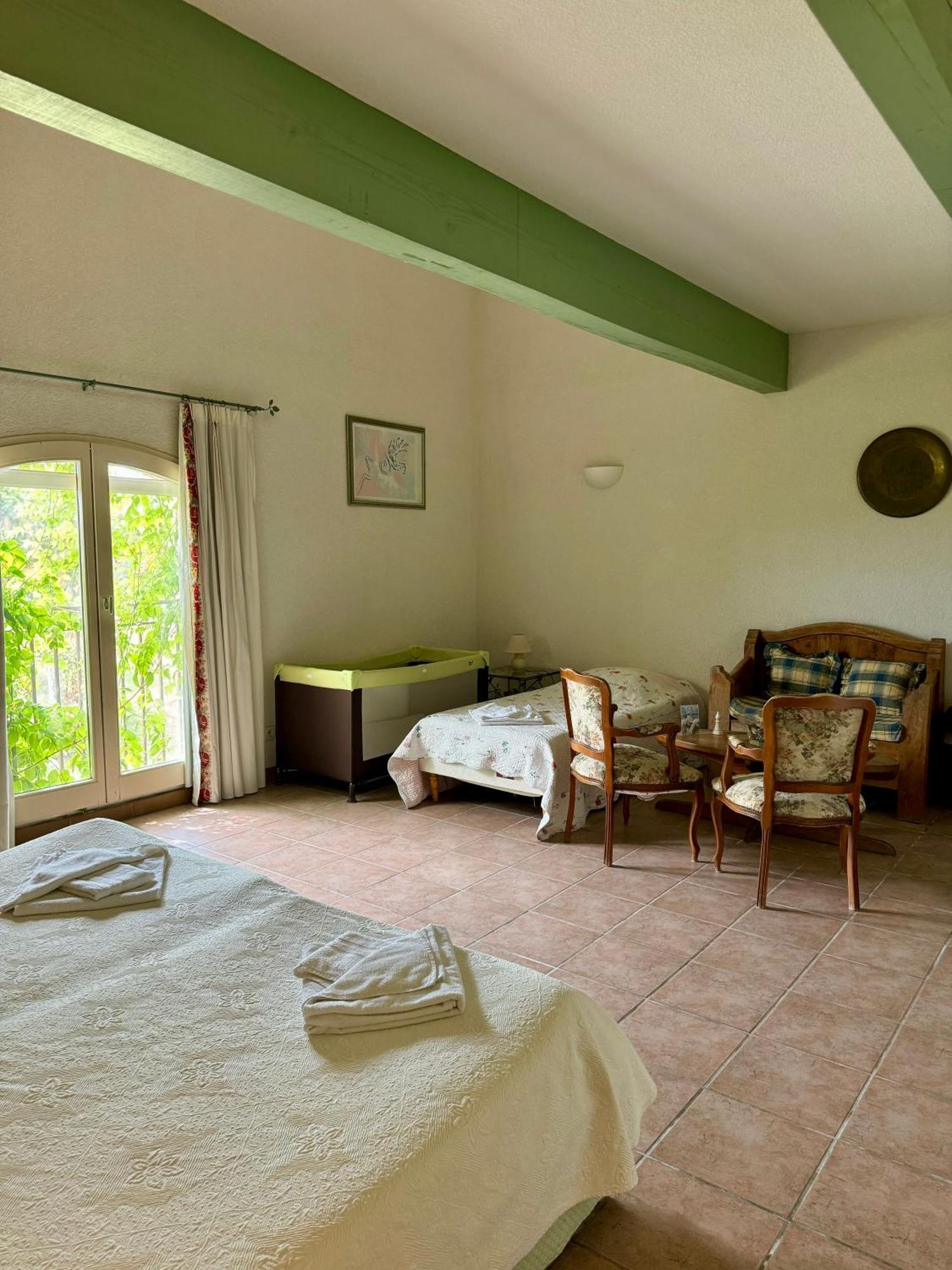 Mas Du Grand Peloux Hotel Port-Saint-Louis-du-Rhône Værelse billede