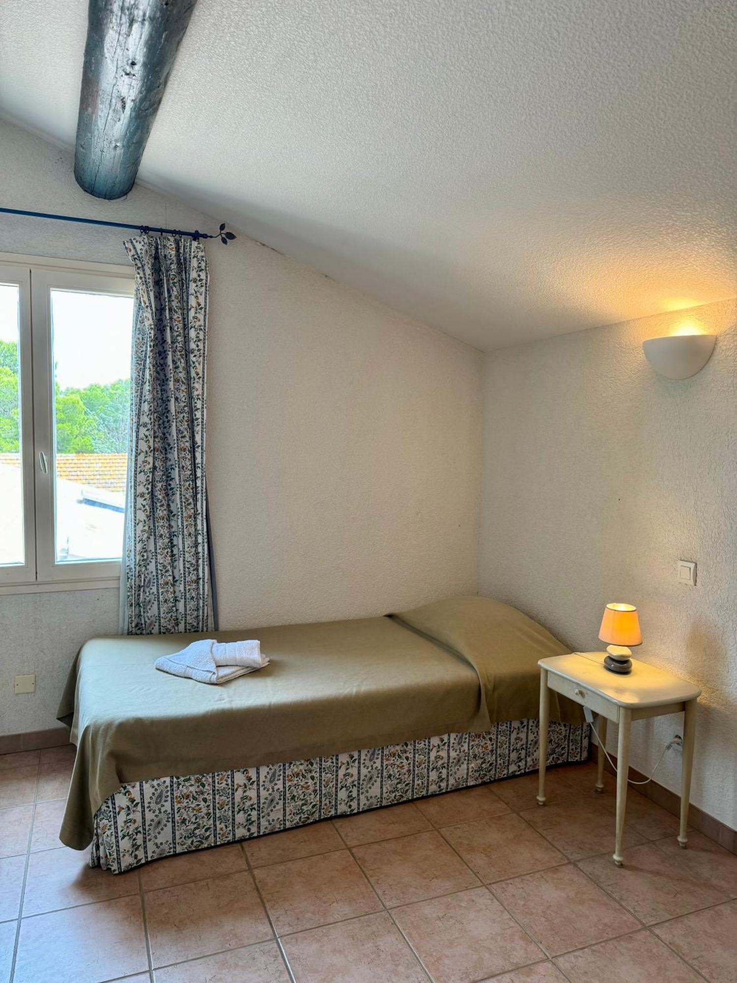 Mas Du Grand Peloux Hotel Port-Saint-Louis-du-Rhône Værelse billede